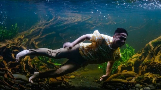 Ini Potret Underwater Ala Irfan Hakim di Dalam Akuarium Raksasanya!