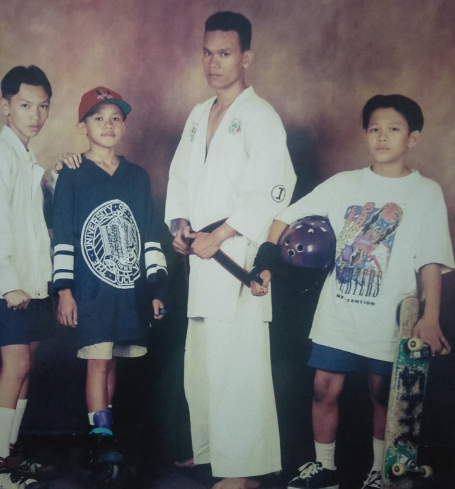 Makin Tua Makin Keren, Intip Foto Lawas Ariel Noah yang Udah Ganteng Sejak Kecil