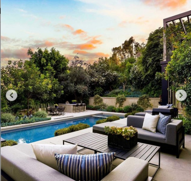 Rindang dan Cozy, Ini Potret Rumah Kylie Jenner di Beverly Hills yang Seharga Ratusan Miliar!