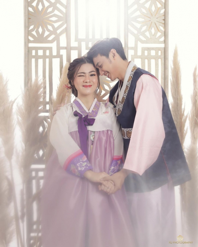 Potret Prewedding Felicya Angelista dan Caesar Hito Pakai Hanbok, Udah Kayak Anggota Kerajaan Korea!