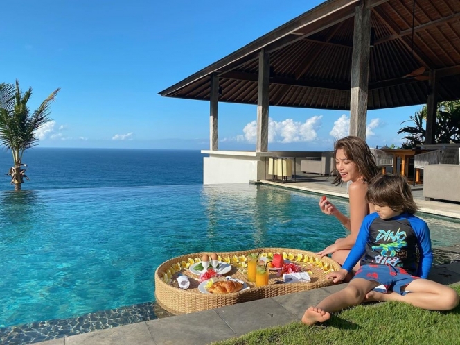 Sempat Sakit Berawal dari Stres, Jessica Iskandar Liburan ke Bali Bareng El Barack