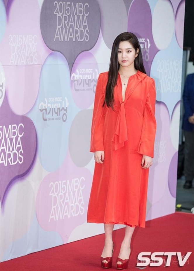 Bukannya Terlihat Anggun, 10 Artis Korea Ini Justru Tampil dengan Gaun Aneh di Red Carpet