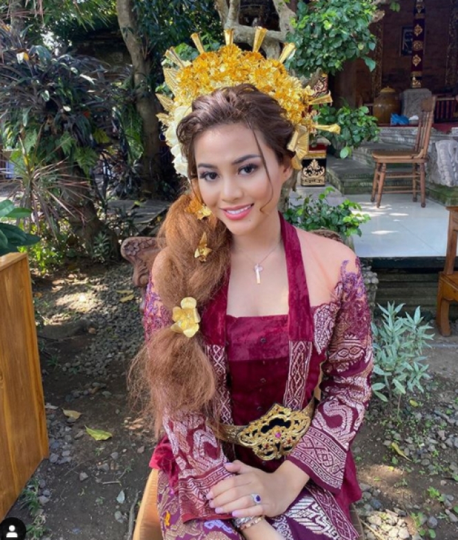 7 Potret Aurel Hermansyah Kenakan Baju Adat Bali, Super Cantik dan Bikin pangling!