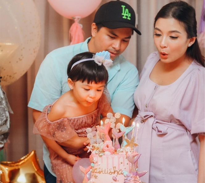 Rayakan Ulang Tahun ke-4 Nastusha, Chelsea Olivia dan Glenn Alinskie Pakai Tema Putri Duyung