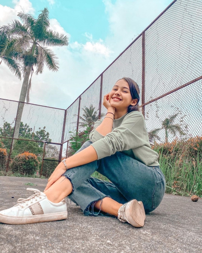 Berusia 13 Tahun, Style Sandrinna Michelle Pemain Dari Jendela SMP Ini Kekinian Banget!
