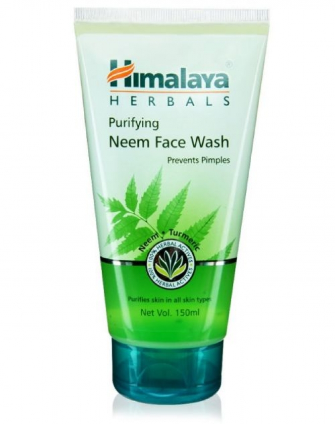 10 Rekomendasi Facial Wash Untuk Basmi Jerawat di Wajah
