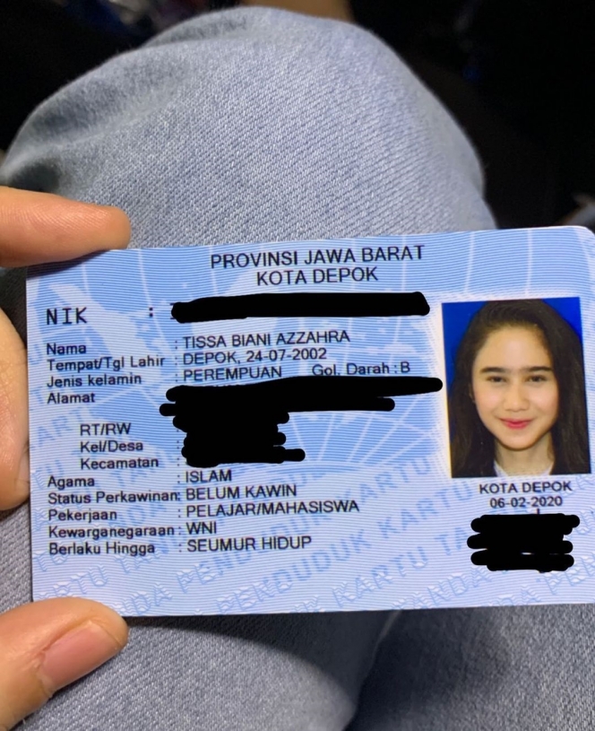 Terungkap, Ini Deretan Foto KTP dan SIM Sejumlah Artis Indonesia! Tetep Cantik Apa Jelek Ya?