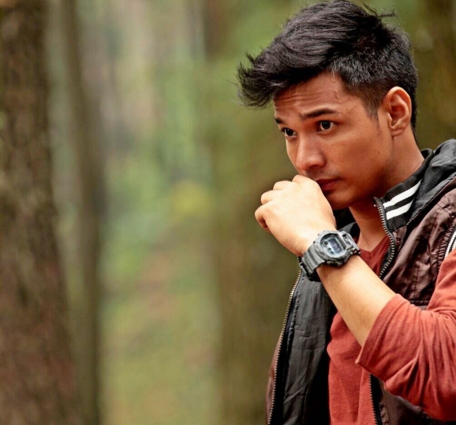Terkenal sebagai Aktor FTV, Ini 10 Potret Tampan Fauzan Nasrul yang Punya Tatapan Mata Setajam Elang