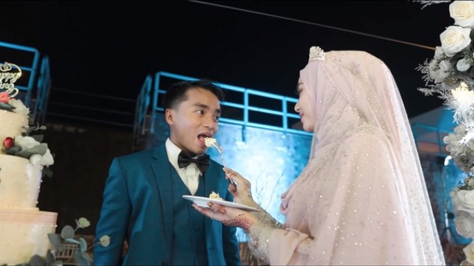 Digelar di Resort Mewah Tepi Laut, Ini 7 Potret Resepsi Pernikahan Taqy Malik dan Sherell Thalib