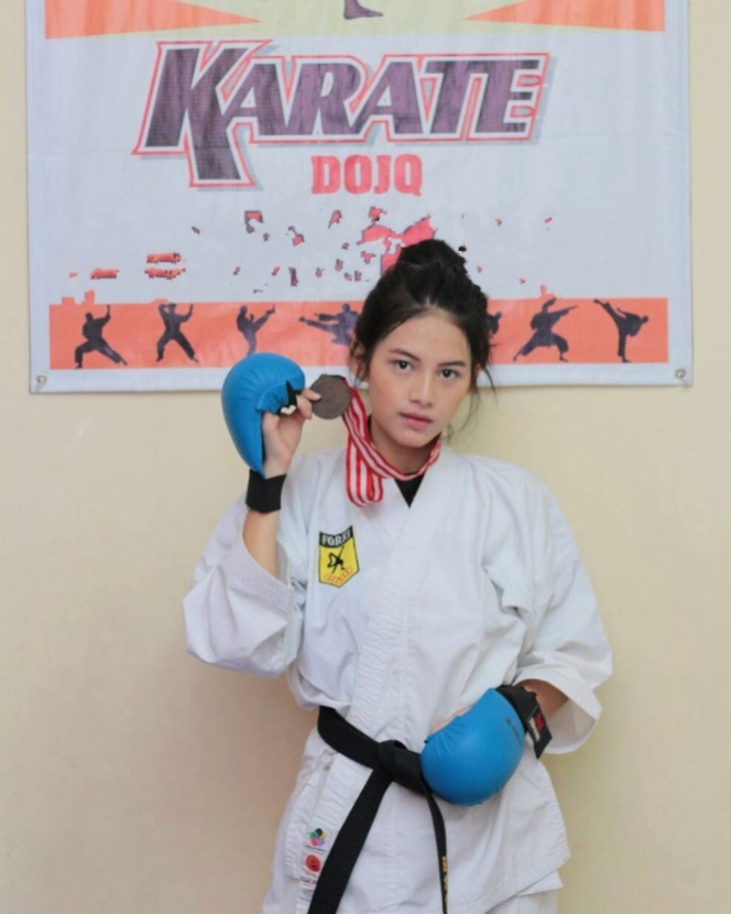Jago Karate, Ini 10 Potret Lania Fira Saat Sedang Olahraga