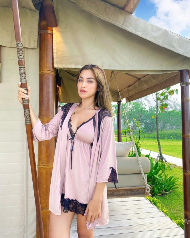 Putuskan Pindah ke Bali, Intip 10 Potret Terbaru Jessica Iskandar yang Makin Aduhai dan Memesona