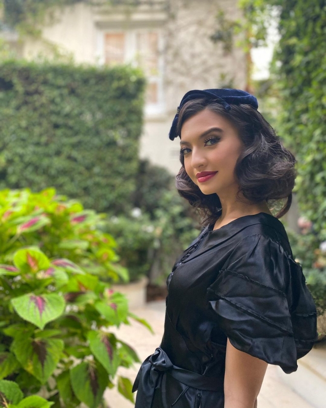 Cantik Tak Tertandingi, Ini Potret Raline Shah dalam Balutan Baju Tema Vintage yang Elegan