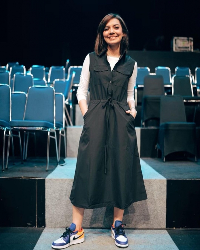 Pengen Tampil Formal Tapi Tetap Stylish? Yuk Intip Fashion Style Najwa Shihab yang Bisa Kamu Ikuti!