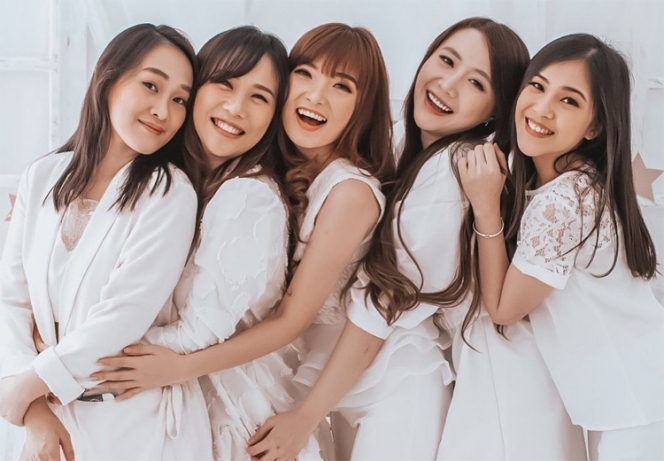 8 Momen Reuni 5 Eks Member Cherrybelle, Bikin Para Fans Nostalgia!