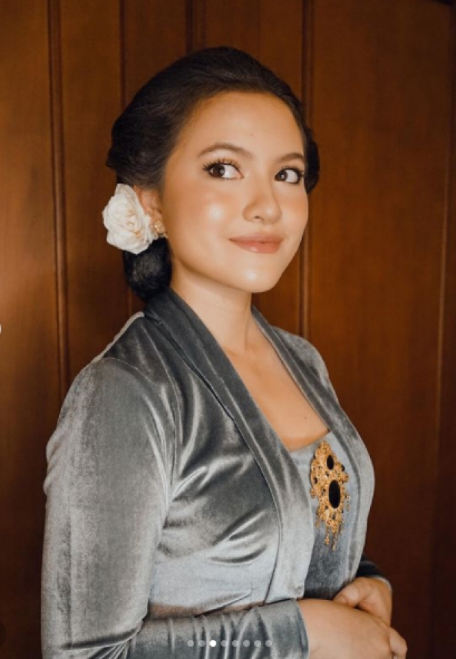 9 Potret Marsha Aruan Kenakan Baju Adat Jawa, Manis Banget!