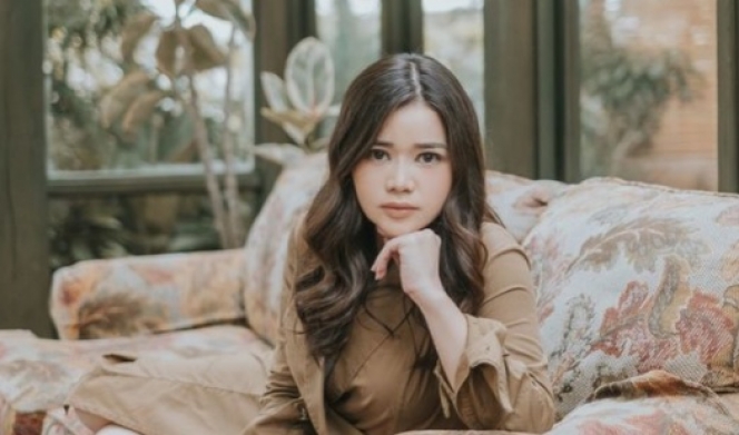 10 Potret Cantik Olivia Allan, Istri Denny Sumargo yang Ternyata Bukan Perempuan Sembarangan