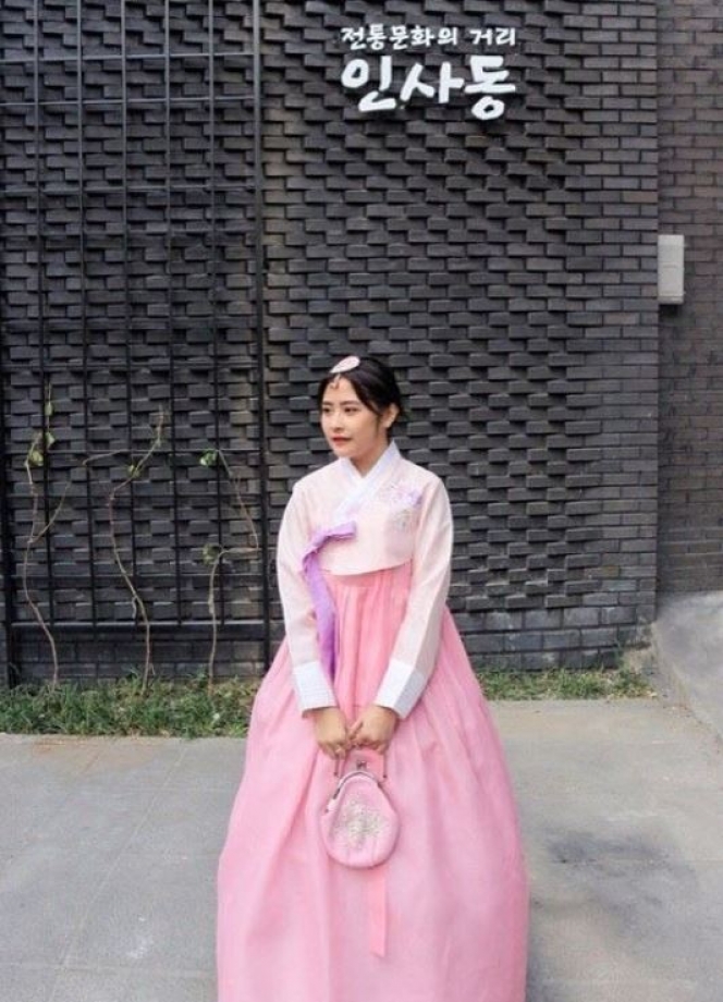 16 Selebriti Berpose dengan Baju Hanbok, Cantik-Cantik Banget deh