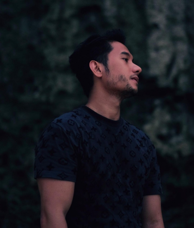 10 Potret Joshua March, Penyanyi yang Dituduh Pemeran Pria di Video Panas Mirip Gisel