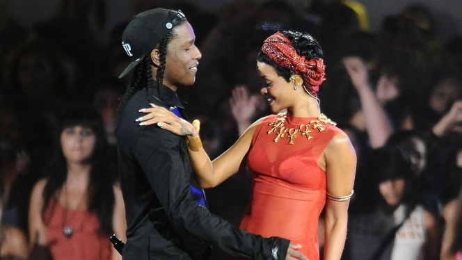 Go Public, Ini Potret Kebersamaan Rihanna dan A$AP Rocky yang Udah Resmi Pacaran!