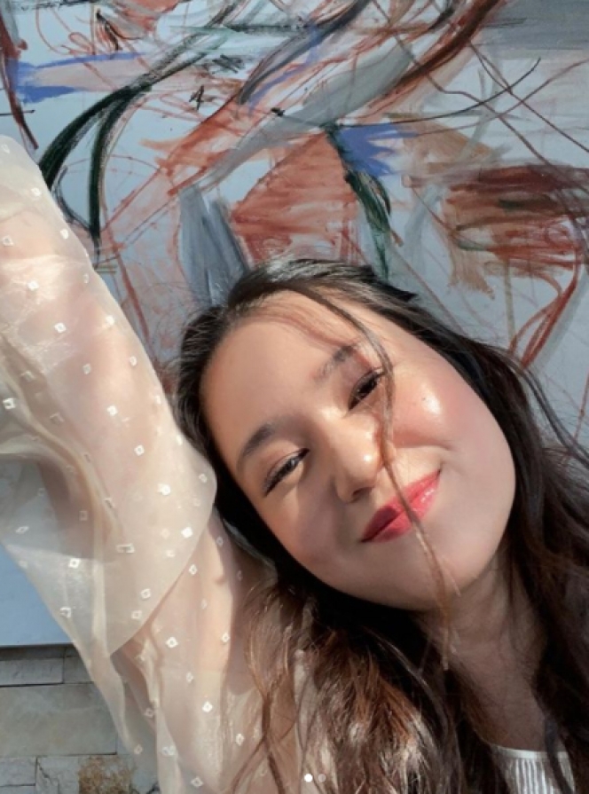 Berhasil Raih Piala Citra, Ini 10 Potret Selfie Laura Basuki yang Tetap Cantik di Usia 30-an