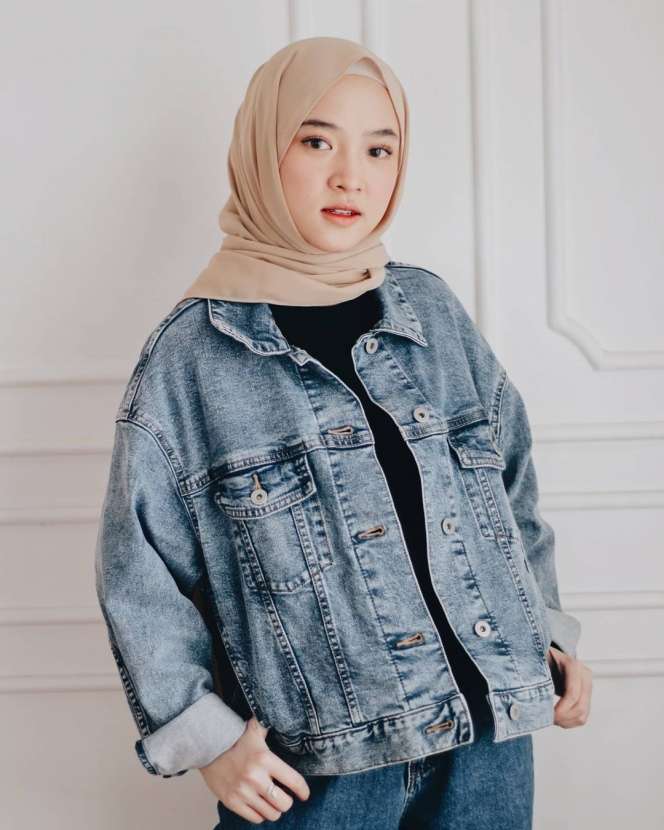 Intip 8 Mix and Match Nissa Sabyan Pakai Outer, Tetap Kece Walau Berhijab