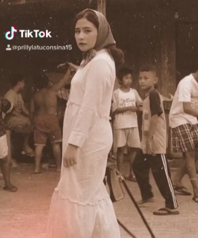 Lagi Ramai Challenge Foto 90-an, Prilly Latuconsina Pamer Deretan Potret Jadulnya yang Epic Banget!