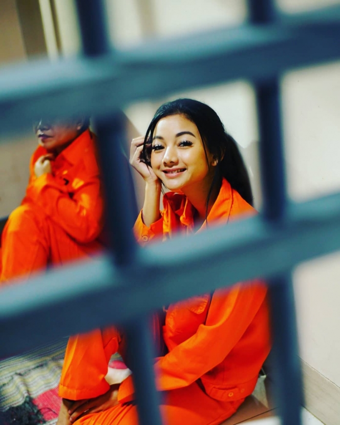 Deretan Foto Glenca Chysara Pakai Baju Tahanan di Ikatan Cinta, Dipuji Cantik oleh Netizen