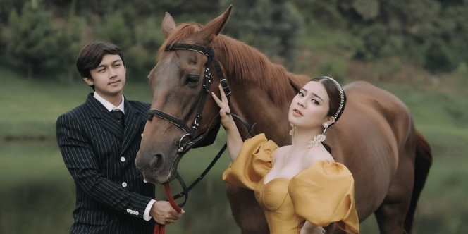 Akan Segera Menikah, Ini 10 Foto Prewed Felicya Angelista dan Hito Caesar Bareng Kuda 