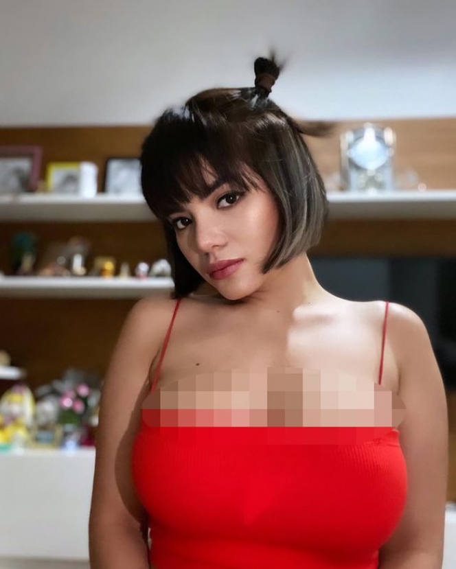 Potong Rambut Pendek, Berikut 7 Potret Terbaru Dinar Candy Semakin Tirus dan Seksi!