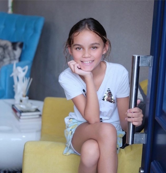 10 Potret Kece Chloe Lynch, Putri Melaney Ricardo yang Bermata Indah yang Jadi Model Cilik