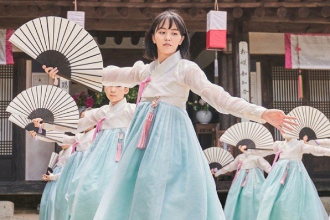 Cantik dan Elegan, 10 Aktris Korea Ini Tampil Pakai Hanbok