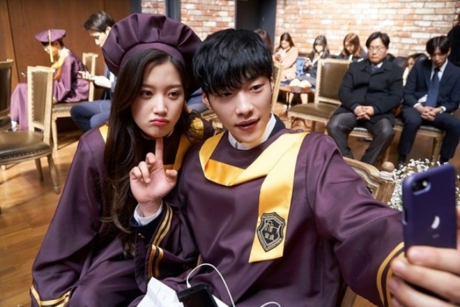 10 Aktor yang Jadi Pasangan Moon Ga Young di Drama Korea, Paling Cocok yang Mana nih?