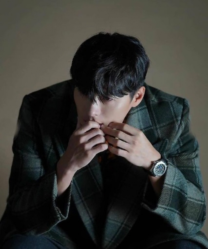 Yuk, Intip 10 Potret Terbaru Hyun Bin Bareng Esquire Setelah Resmi Jadi Pacar Son Ye Jin!