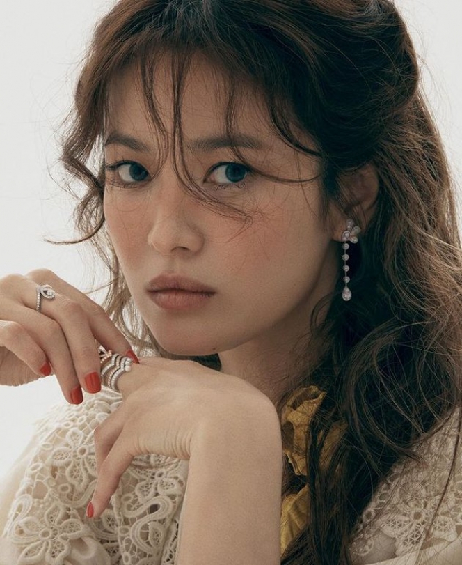 Ragam Gaya Kece Song Hye Kyo Sepanjang Pemotretan di Tahun 2020