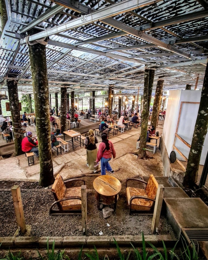 Estetik Abis, Ini lho 10 Kafe Hits Indonesia di Tengah Hutan yang Cocok Buat Nongkrong Bareng Teman