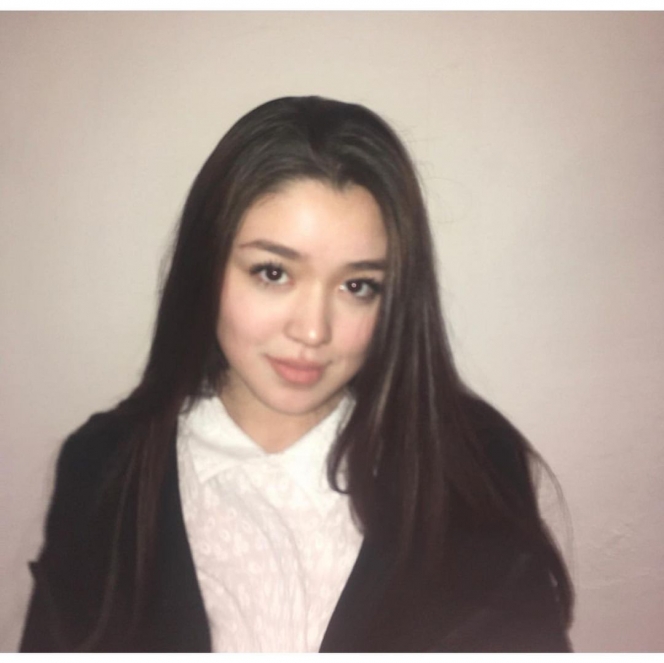 7 Potret Dayana, Wanita Cantik Kazakhtan yang Dikabarkan Dekat dengan Fiki Naki