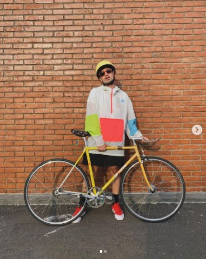 8 Outfit Tarra Budiman Saat Gowes, Fashionable Abis!