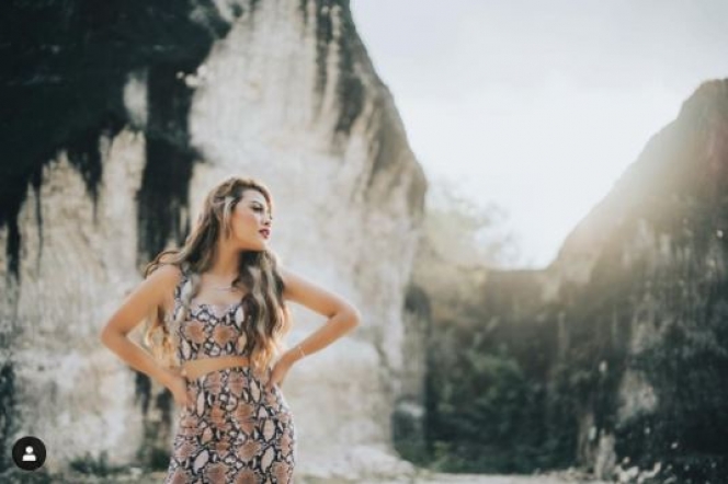 12 Potret Aurel Hermansyah Pakai Mini Dress, Tunjukan Body Goals yang Aduhai Banget!