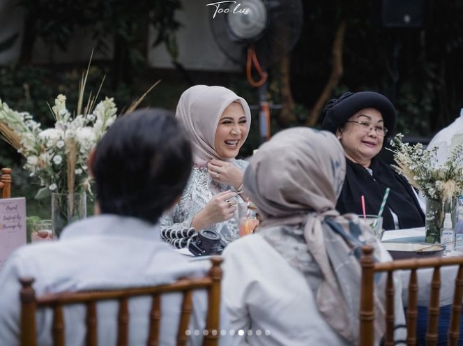 10 Potret Keseruan Kesha Ratuliu dan Keluarga Adakan Makan Malam setelah Pengajian Pra-Nikah