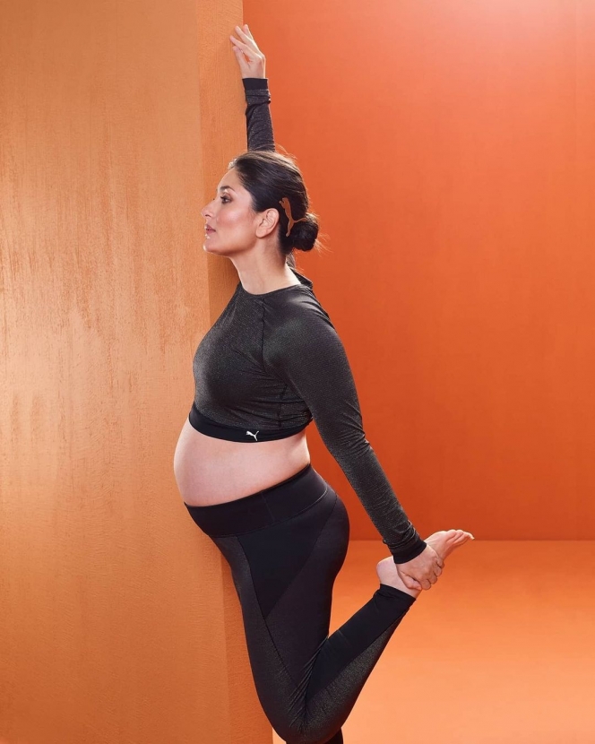 Ini 6 Potret Kareena Kapoor Yoga Sambil Pamer Baby Bumb, Auranya Makin Terpancar!