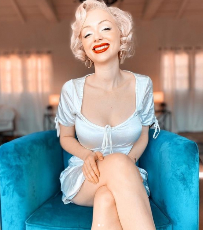 10 Potret Jasmine Chiswell, Seleb TikTok yang Jadi Kaya Raya karena Mirip Marilyn Monroe