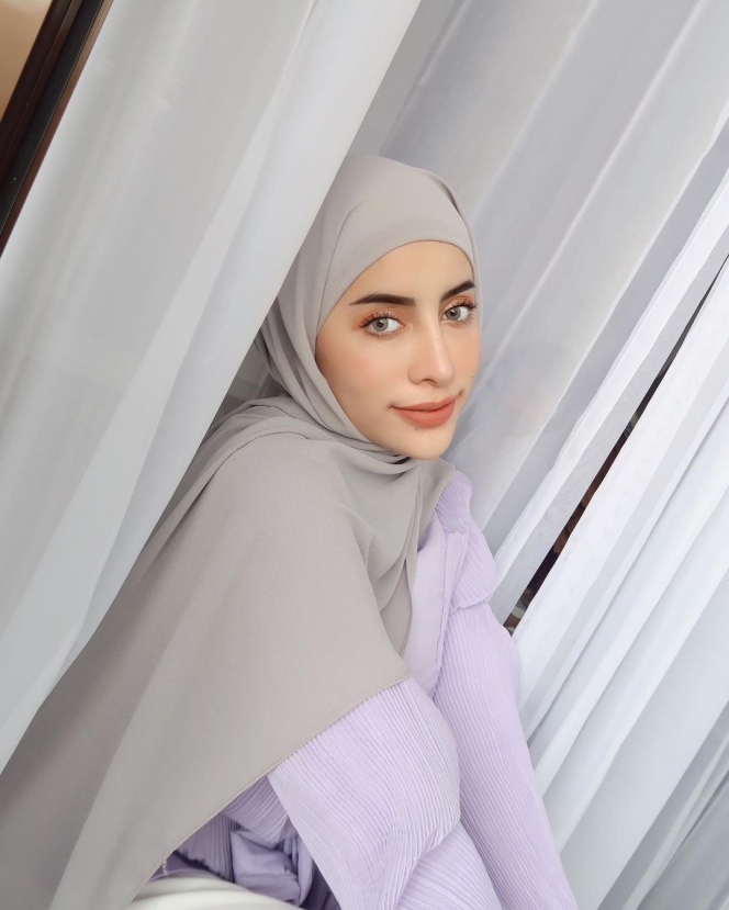 7 Warna Hijab Ini Bikin Wajah Jadi Terlihat Cerah, Cobain Yuk!