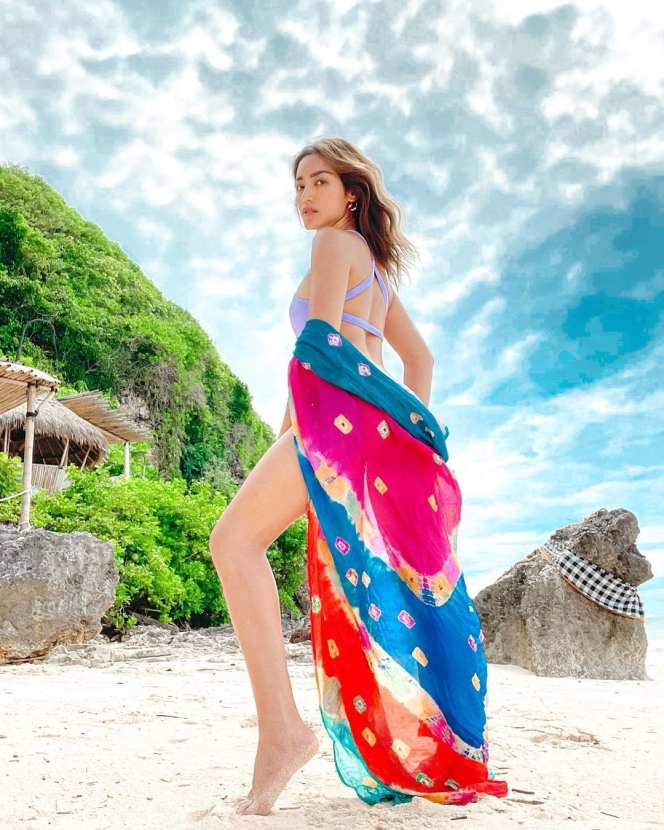 Tuai Kontroversi Netizen, Ini 10 Potret Jessica Iskandar Pakai Baju Renang