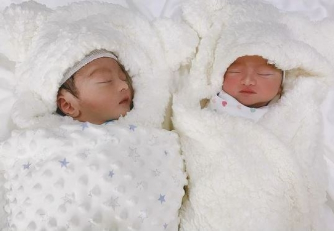 Sambut Kehadiran Anak Kembar, Ini 6 Potret Suami Siaga ala Guntur Triyoga untuk Istri