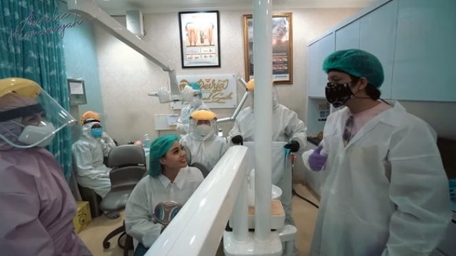 Persiapan Menikah, Ini 10 Potret Aurel Hermansyah Operasi Ganti Gigi Sampai Nggak Bisa Mingkem