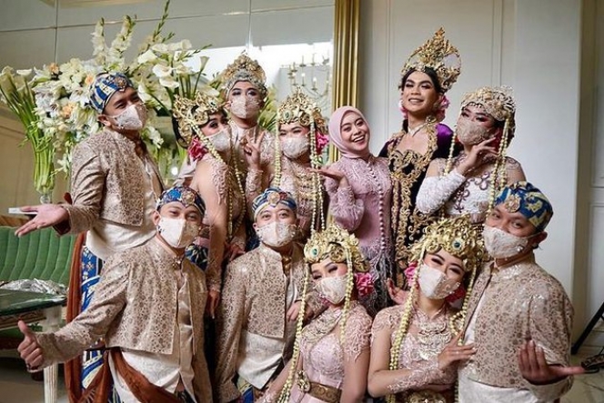 10 Potret Gaya Fashion Selebriti yang Datang ke Resepsi Pernikahan Ali Syakieb dan Margin Wieheerm