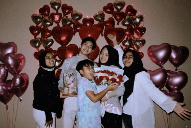 7 Momen Putri Delina dan Jeffry Reksa Rayakan Valentine, Manis Kayak Drama Korea
