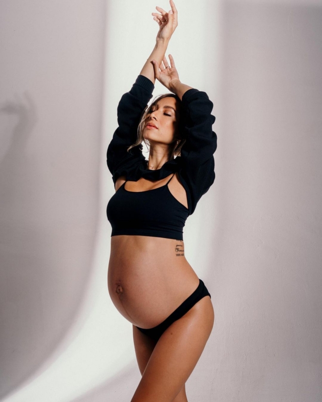 Menghitung Hari, Potret Maternity Shoot Jennifer Bachdim Pamer Perut Buncit Ini Stunning Abis!