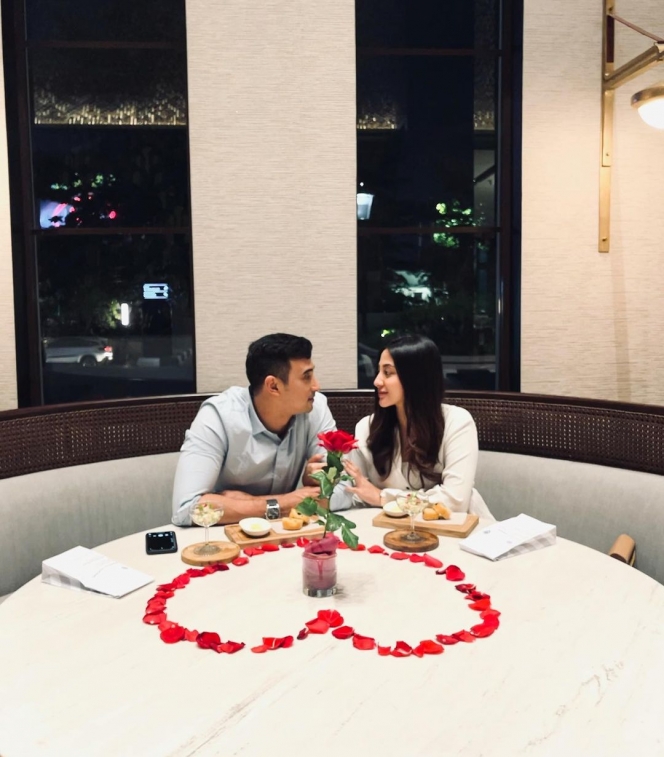 Sweet Banget, Ini Momen Honeymoon Selebriti di Awal Tahun 2021 yang Bahagia!