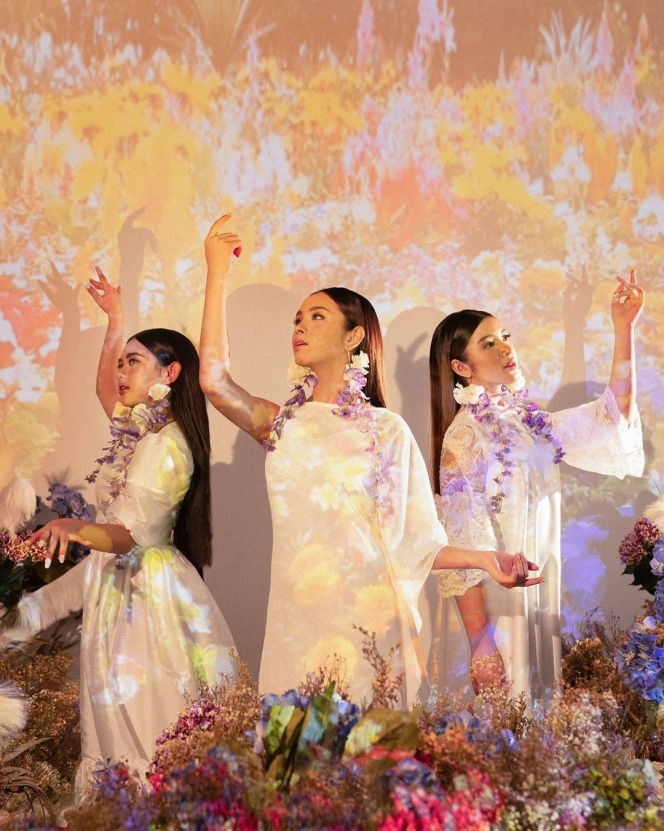 Ini Gaya Pemotretan Tiara Andini, Lyodra, dan Ziva dengan Tema Bunga yang Aestetik Banget